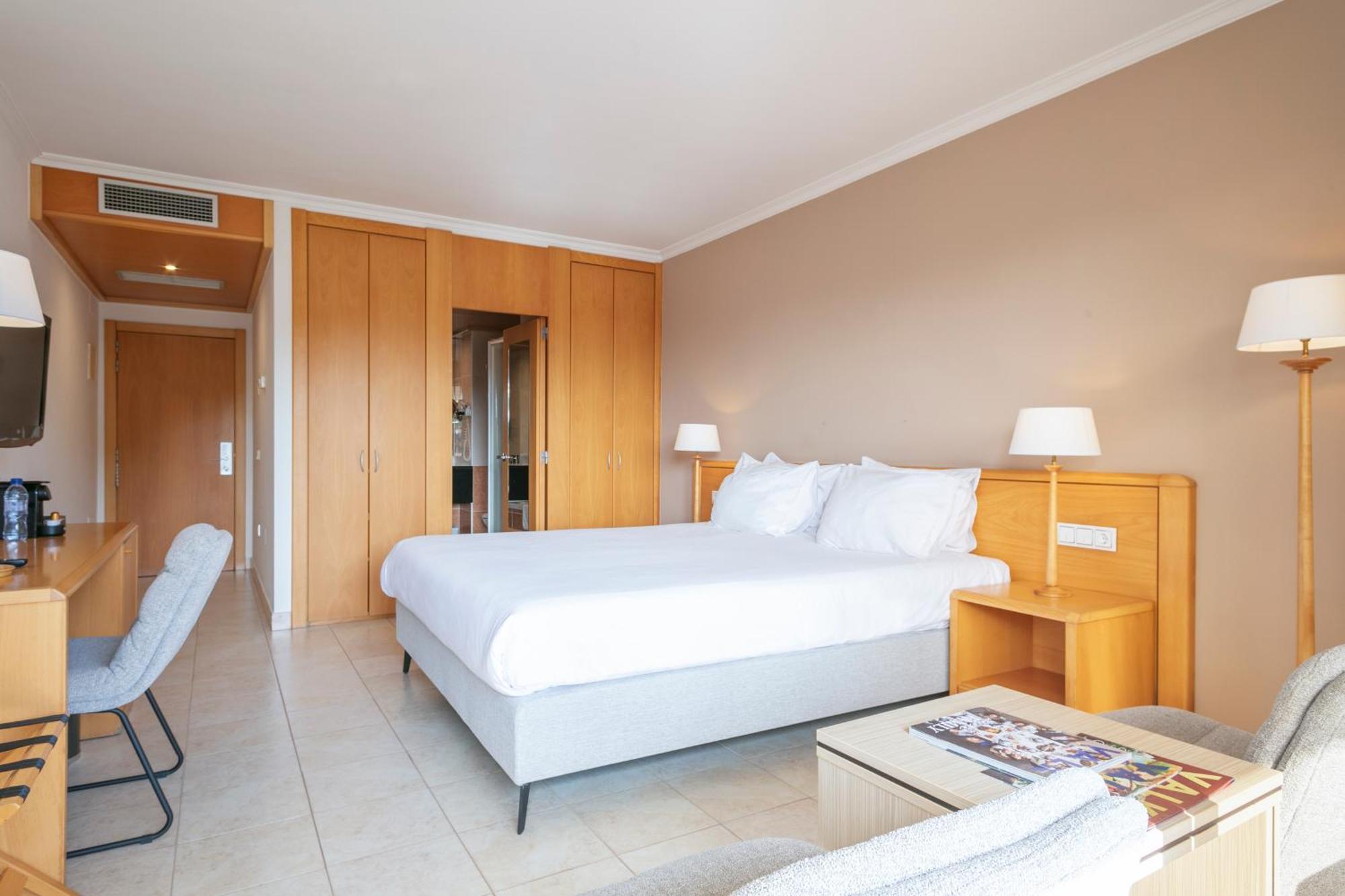 Van Der Valk Hotel Barcarola ซานต์เฟลิอูเดกีโซลส์ ภายนอก รูปภาพ